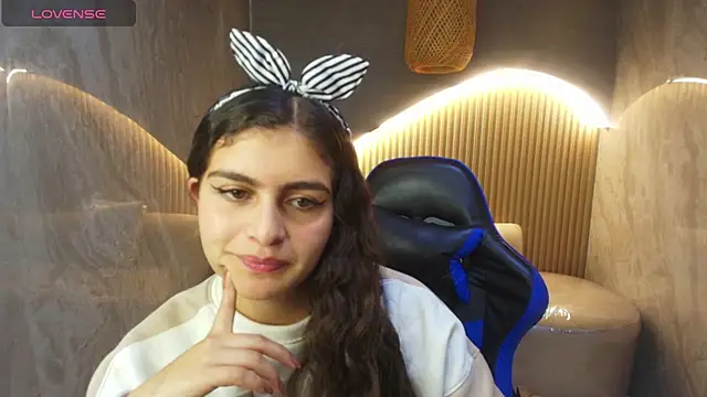Snapshot of dany_r_ chatting on 10/07/25, 01:23 dany r online show from 10/07/25, 01:23