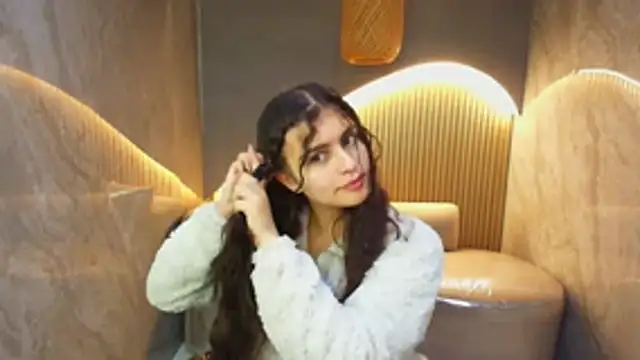 Snapshot of dany_r_ chatting on 10/15/25, 01:08 dany r online show from 10/15/25, 01:08