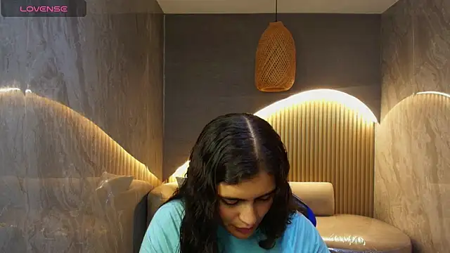 Snapshot of dany_r_ chatting on 10/11/25, 01:01 dany r online show from 10/11/25, 01:01