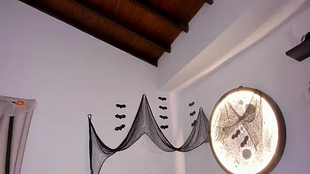 Isabella-Rosssi online show from 10/19/25, 05:05