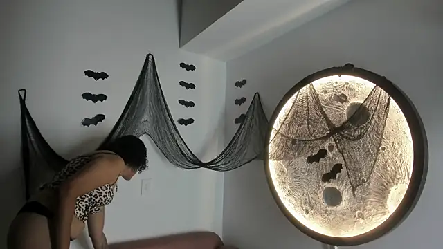 Isabella-Rosssi online show from 10/26/25, 04:35