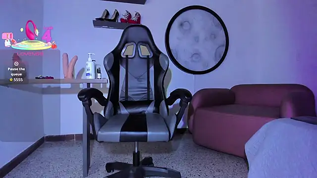 Isabella-Rosssi online show from 11/23/25, 04:44