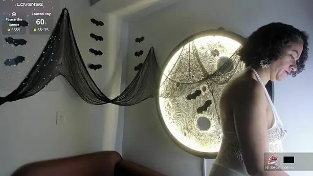 Isabella-Rosssi online show from 10/29/25, 04:44