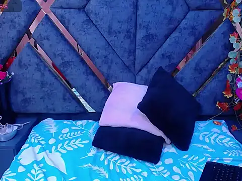 burbuja pink  online show from 03/27/26, 03:48