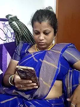 Snapshot of sweetqueen143 chatting on 05/28/26, 07:05 sweetqueen143 online show from 05/28/26, 07:05