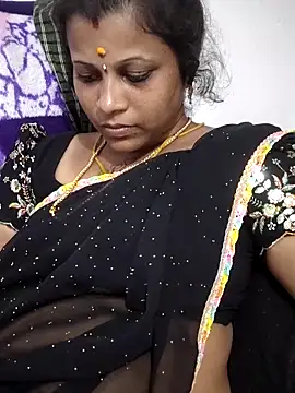 Snapshot of sweetqueen143 chatting on 05/20/26, 12:24 sweetqueen143 online show from 05/20/26, 12:24