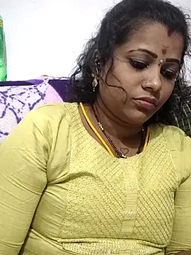 Snapshot of sweetqueen143 chatting on 05/25/26, 09:57 sweetqueen143 online show from 05/25/26, 09:57