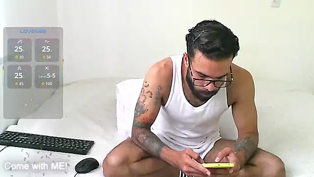 Snapshot of htrebor87 chatting on 01/15/26, 05:49 htrebor87 online show from 01/15/26, 05:49