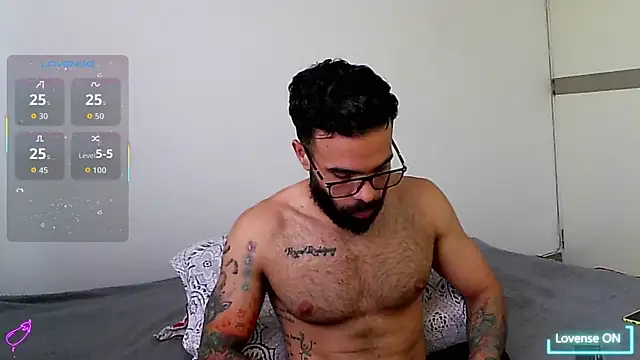 Snapshot of htrebor87 chatting on 11/11/25, 07:41 htrebor87 online show from 11/11/25, 07:41