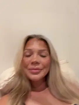 Snapshot of Bellablows chatting on 09/28/25, 08:49 Bellablows online show from 09/28/25, 08:49