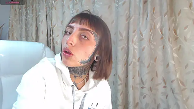 Gyal 8  online show from 10/03/25, 03:41