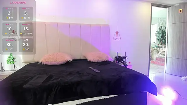 Gyal 8  online show from 11/30/25, 09:26