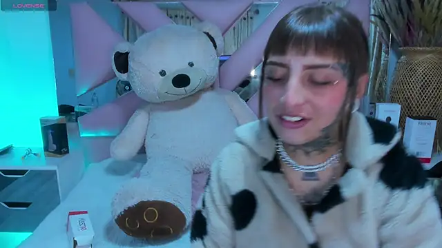 Gyal 8  online show from 09/25/25, 03:56