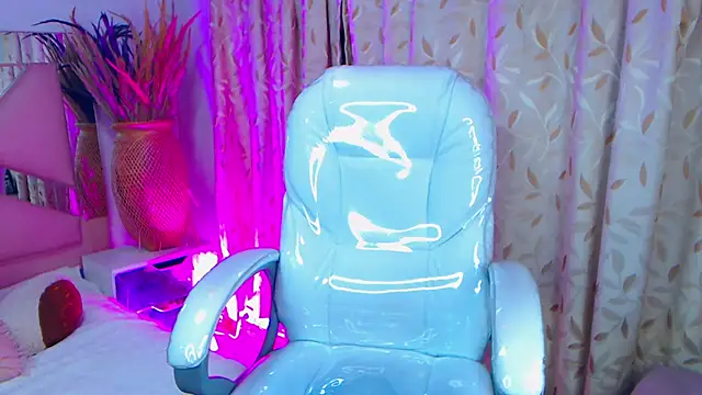 Gyal 8  online show from 10/09/25, 04:13