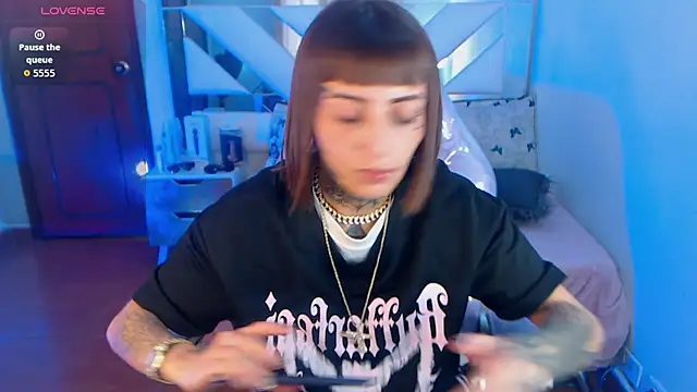 Gyal 8  online show from 11/04/25, 09:29