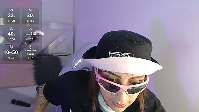 Gyal 8  online show from 10/23/25, 08:51