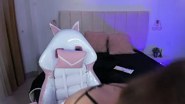 Gyal 8  online show from 11/28/25, 04:12