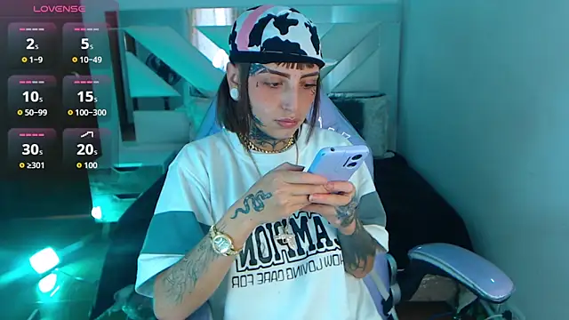 Gyal 8  online show from 10/24/25, 07:46