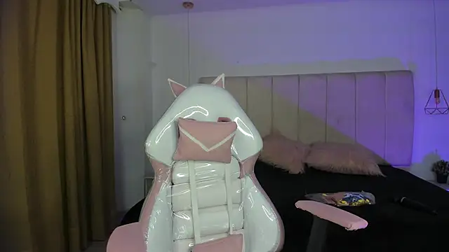 Gyal 8  online show from 11/30/25, 03:40