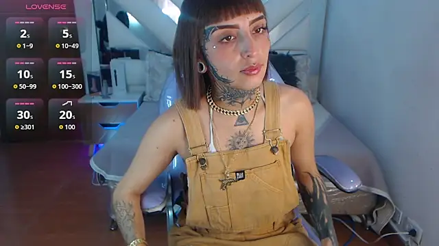 Gyal 8  online show from 10/17/25, 07:59
