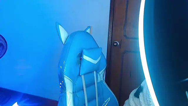 Gyal 8  online show from 11/13/25, 03:10