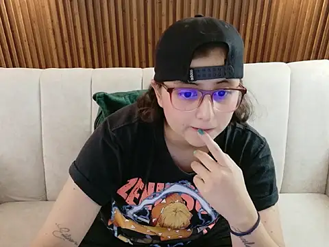 Snapshot of dirty_feelena chatting on 02/17/26, 04:37 dirty feelena online show from 02/17/26, 04:37