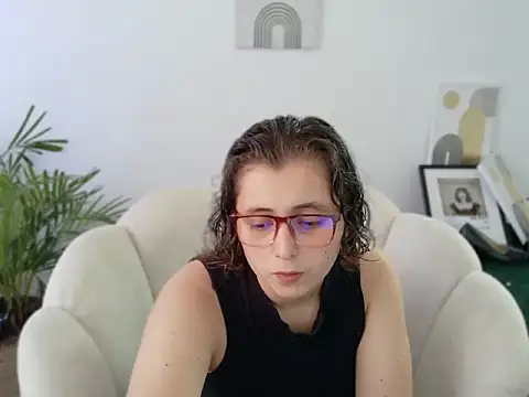 Snapshot of dirty_feelena chatting on 10/15/25, 04:59 dirty feelena online show from 10/15/25, 04:59