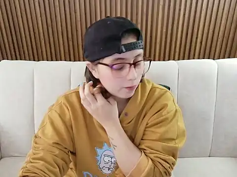 Snapshot of dirty_feelena chatting on 02/25/26, 06:30 dirty feelena online show from 02/25/26, 06:30