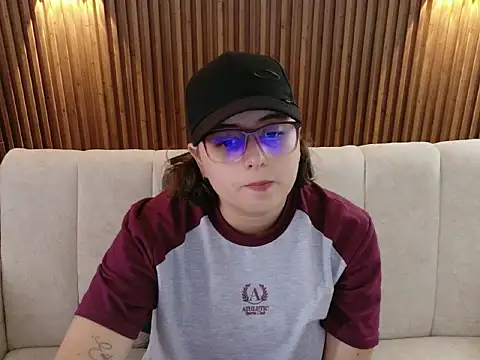 Snapshot of dirty_feelena chatting on 12/19/25, 07:38 dirty feelena online show from 12/19/25, 07:38