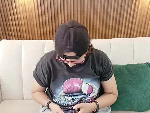 Snapshot of dirty_feelena chatting on 01/16/26, 04:33 dirty feelena online show from 01/16/26, 04:33