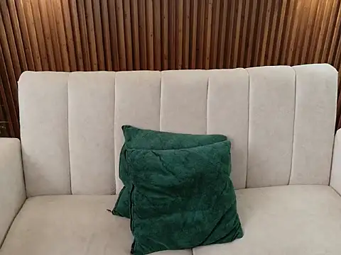 Snapshot of dirty_feelena chatting on 12/20/25, 05:16 dirty feelena online show from 12/20/25, 05:16