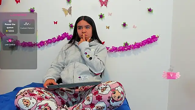 Annniie22 online show from 01/08/26, 09:26