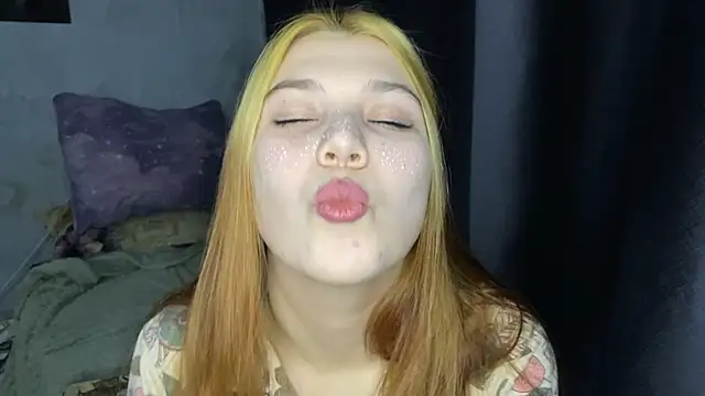 Elvira8cute online show from 10/19/25, 11:13