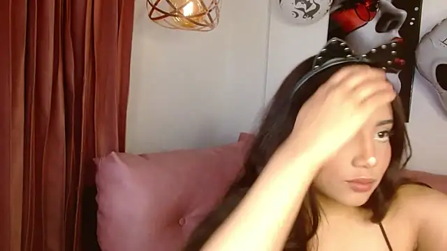 Snapshot of ladymooncs chatting on 10/17/25, 04:05 ladymooncs online show from 10/17/25, 04:05