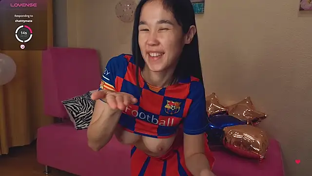 Snapshot of Reina__chan chatting on 02/01/26, 03:27 Reina chan online show from 02/01/26, 03:27