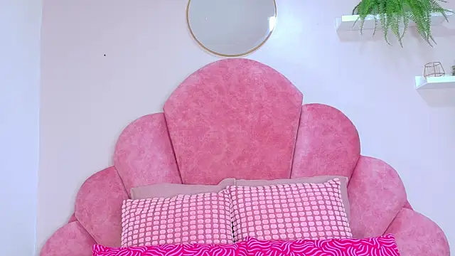 Snapshot of MyApril__ chatting on 10/15/25, 11:40 MyApril online show from 10/15/25, 11:40