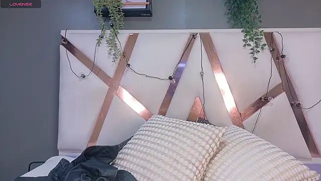 MyApril   online show from 02/13/26, 11:43