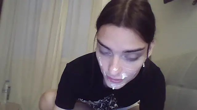 Snapshot of Luna_Samosienko chatting on 09/26/25, 04:36 Luna Samosienko online show from 09/26/25, 04:36