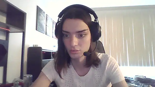 Snapshot of Luna_Samosienko chatting on 10/01/25, 12:42 Luna Samosienko online show from 10/01/25, 12:42