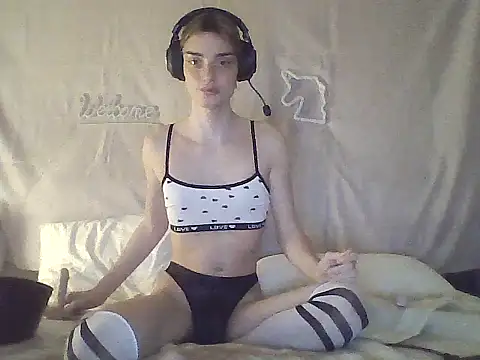 Snapshot of Luna_Samosienko chatting on 11/06/25, 12:47 Luna Samosienko online show from 11/06/25, 12:47