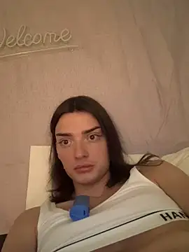 Snapshot of Luna_Samosienko chatting on 10/23/25, 09:02 Luna Samosienko online show from 10/23/25, 09:02