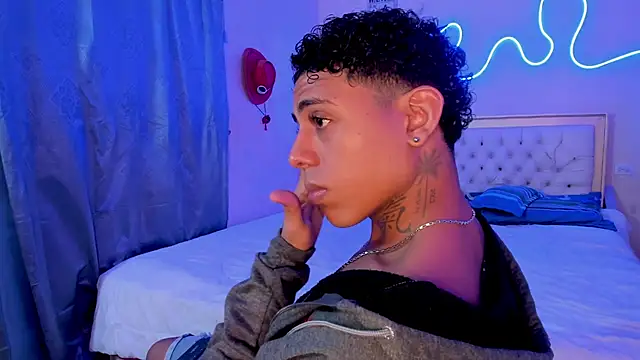 Snapshot of Glader31 chatting on 10/11/25, 09:05 Glader31 online show from 10/11/25, 09:05