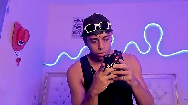 Snapshot of Glader31 chatting on 10/18/25, 08:33 Glader31 online show from 10/18/25, 08:33