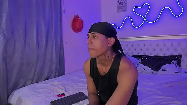 Snapshot of Glader31 chatting on 10/01/25, 08:35 Glader31 online show from 10/01/25, 08:35