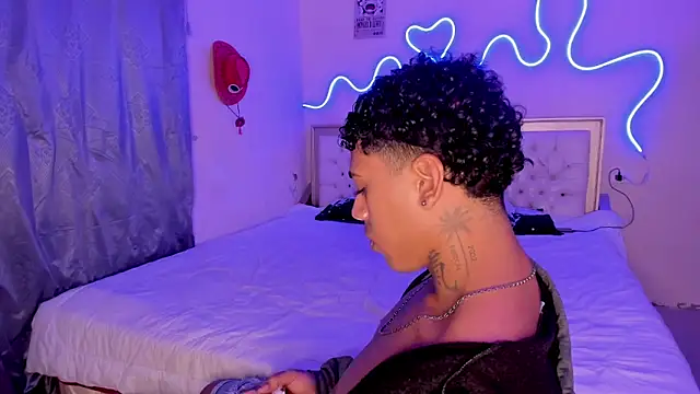 Snapshot of Glader31 chatting on 10/13/25, 08:10 Glader31 online show from 10/13/25, 08:10