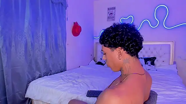 Snapshot of Glader31 chatting on 10/04/25, 10:33 Glader31 online show from 10/04/25, 10:33