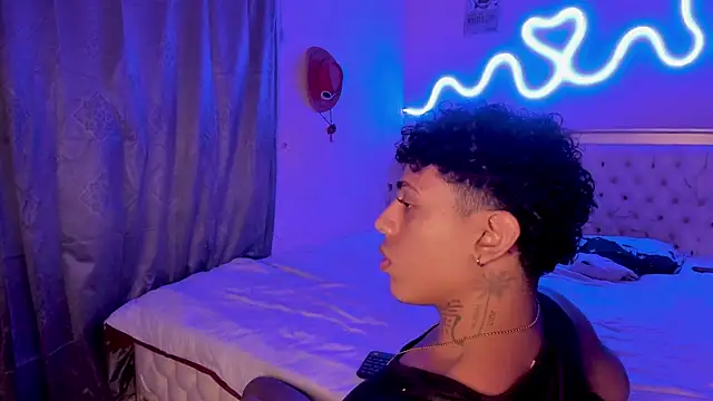 Snapshot of Glader31 chatting on 10/15/25, 10:07 Glader31 online show from 10/15/25, 10:07