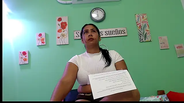 Snapshot of evannesanicol08 chatting on 09/27/25, 02:12 evannesanicol08 online show from 09/27/25, 02:12