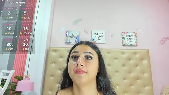 Snapshot of _jade_01 chatting on 11/17/25, 01:04 jade 01 online show from 11/17/25, 01:04