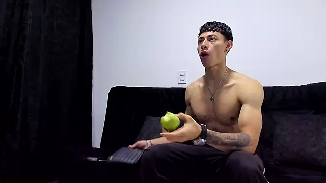 Snapshot of jey_cox23 chatting on 11/22/25, 10:36 jey cox23 online show from 11/22/25, 10:36